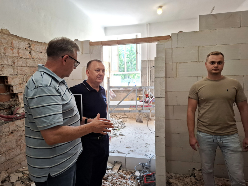 Trwa remont łazienki w Szkole Podstawowej w Chęcinach